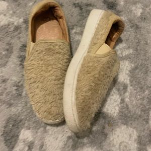 Uggs tan sherpa sneaks sz5.